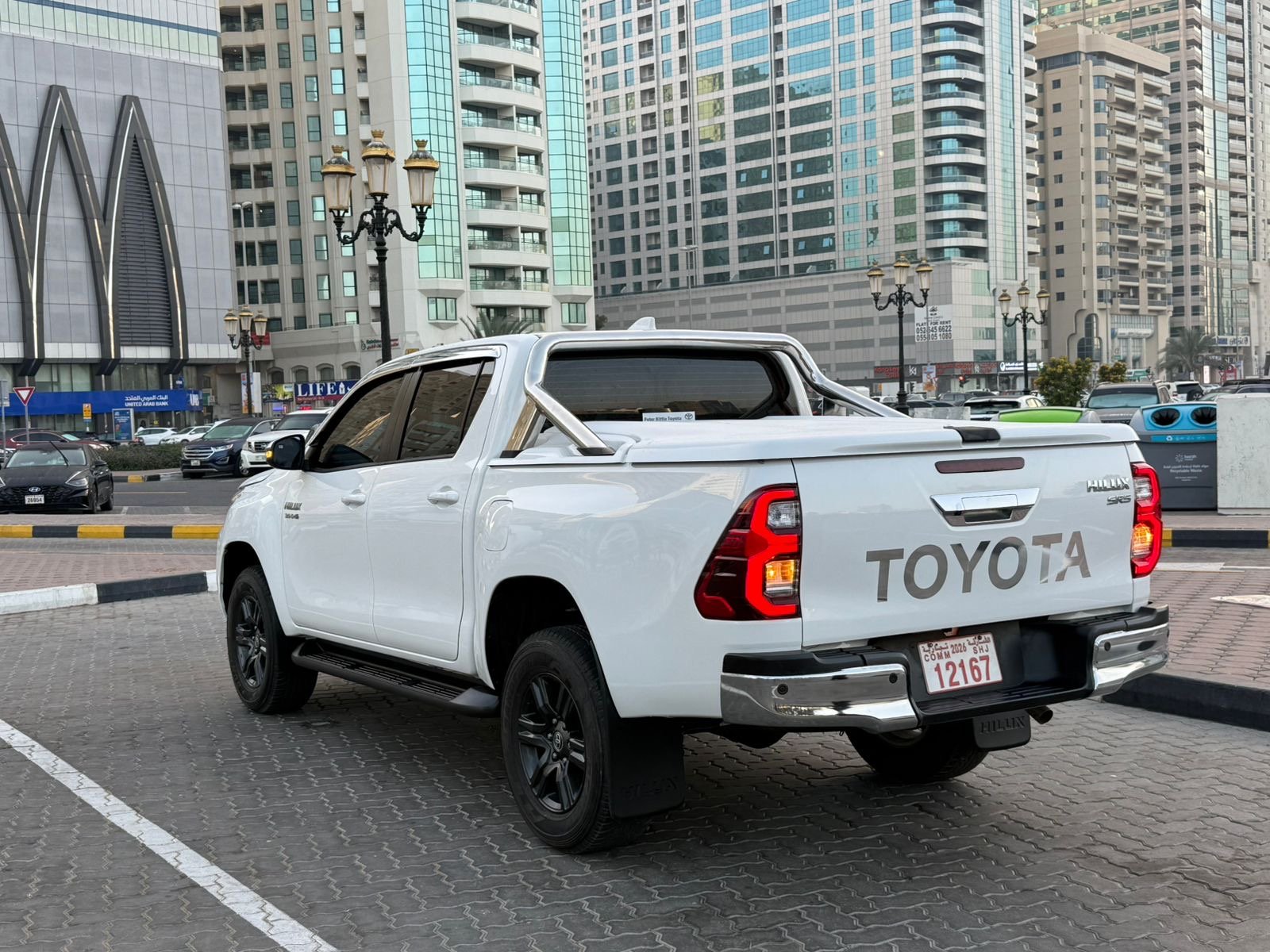Toyota Hilux SR5 2024 White image
